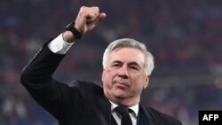 Carlo Ancelotti célèbre la victoire du Real Madrid en finale de la Ligue des champions contre Liverpool, Paris, le 28 mai 2022.