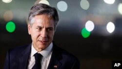 US Secretary of State Antony Blinken begins to board his plane to travel home to Washington from Palam Air Base in New Delhi, India, Nov. 10, 2023. 
