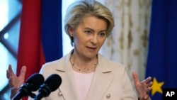 "Nous devons nous concentrer sur la coopération avec les gouvernements légitimes et les organisations régionales" en Afrique, a souligné la présidente de la Commission européenne Ursula von der Leyen.