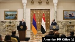 Հայաստանի վարչապետ Նիկոլ Փաշինյանը բանակցություններից հետո՝ Եգիպտոսի նախագահ Աբդել Ֆաթահ աս-Սիսիի հետ կայացած համատեղ մամլո ասուլիսին, լուսանկարը՝ ՀՀ վարչապետի մամլո ծառայություն