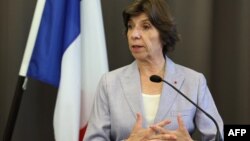"Nous demandons la libération" du président Mohamed Bazoum, a indiqué la ministre française des Affaires étrangères Catherine Colonna.