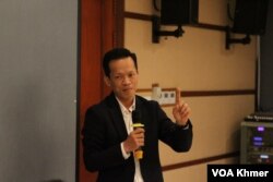 លោក ស្រ៊ាង ចិន្តា អ្នកនាំពាក្យគណៈកម្មាធិការសិទ្ធិមនុស្សកម្ពុជា ថ្លែងនៅក្នុងកម្មវិធីផ្សព្វផ្សាយរបាយការណ៍ស្ថានភាពសេរីភាពនៃការបញ្ចេញមតិ សេរីភាពសារព័ត៌មាន និងសិទ្ធិទទួលព័ត៌មាននៅកម្ពុជា ក្នុងរាជធានីភ្នំពេញ នាថ្ងៃទី២២ ខែវិច្ឆិកា ឆ្នាំ២០២៣។ (ស៊ឹម ចាន់សំណាង/វីអូអេ)