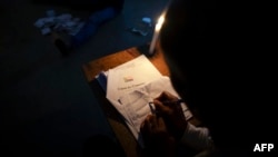 La commission électorale nationale indépendante a salué le "climat apaisé et serein" de l'élection au taux de participation "dépassant les 60% selon les premières estimations".