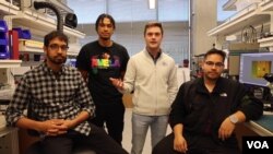 ทีมงานผู้พัฒนาหุ่นยนต์จิ๋ว จากมหาวิทยาลัยแห่งวอชิงตัน