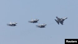 파키스탄 공군 JF-17 전투기들이 지난해 2월 카라치 근해에서 훈련하고 있다. (자료사진)