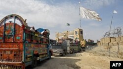 پولیس پاکستان در این اواخر، بار دیگر روند بازداشت و اخراج اجباری مهاجران افغان را از برخی شهرهای این کشور به شمول اسلام‌آباد آغاز کرده که این اقدامات، واکنش‌های زیادی را به دنبال داشته است.