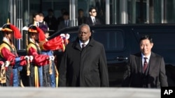 US Secretary of Defense Lloyd Austin and South Korean Defense Minister Shin Won-sik, right, attend a welcome ceremony before their annual security meeting at the Defense Ministry in Seoul, Nov. 13, 2023 (Jung Yeon-je/Pool Photo via AP)