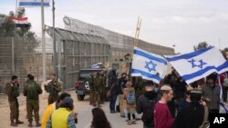 Демонстранти го блокираат патот за хуманитарна помош наменета за појасот Газа на граничен премин о Египет во јужен Израел, 2 февруари 2024 година