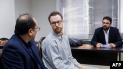 Swedish EU employee Johan Floderus (C) attends a court session in Tehran on Dec. 10, 2023. The Swede who works for the EU diplomatic service, was arrested on Apr. 17, 2022, at Tehran airport as he was returning home from a trip with friends.