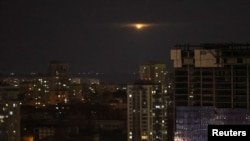 ภาพโดรนที่ระเบิดกลางอากาศ เหนือกรุงคียฟ ระหว่างการโจมตีของรัสเซีย เมื่อวันที่ 19 พ.ย. 2566