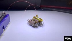 การทดสอบหุ่นยนต์จิ๋วที่ใช้พลังงานจากแสง