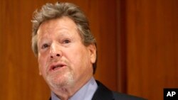 FILE - Actor Ryan O'Neal speaks in Washington, Feb. 2, 2011.