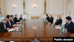 İlham Əliyev və Mehrdad Bəzrpaş (Mənbə: Prezident Adminsitrasiyası)