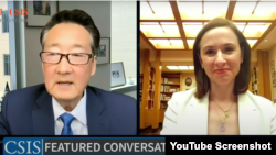 미라 랩-후퍼(오른쪽) 백악관 국가안전보장회의(NSC) 아시아대양주 담당 선임보좌관과 빅터 차 전략국제문제연구소(CSIS) 한국석좌가 4일 중앙일보-CSIS 포럼에서 대담하고 있다. (중앙일보 공식 유튜브 채널 캡쳐)
