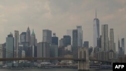  کینیڈا کے جنگلات کی آگ سے نیو یارک شہر کے مین ہیٹن اور بروک لین برج میں آلودگی کا ایک منظر فوٹو اے ایف پیأ8 جون 2023