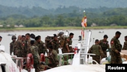 Sebuah kelompok pemberontak dari Myanmar Barat, Jumat (1/1), membebaskan tiga politisi partai berkuasa yang diculik dari negara bagian Rakhine yang dilanda konflik. (Foto: Reuters)