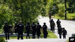 Para polisi melanjutkan pencarian narapidana Danelo Cavalcante yang melarikan diri dari penjara, di kota Pottstown, pinggiran Philadelphia, Selasa, 12 September 2023 (AP Photo/Matt Rourke). 