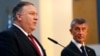 Menlu AS Mike Pompeo dan PM Ceko Andrej Babis dalam konferensi pers di Praha hari Rabu (12/8).