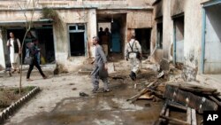 Ledakan di sebuah masjid Syiah di Herat, Afghanistan, 25 Maret 2018 lalu (foto: ilustrasi). Ledakan bom sepeda motor menewaskan delapan warga sipil dan melukai tujuh lainnya di Herat, Senin (9/4). 