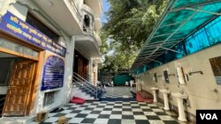 This Sikh temple, Guru Guru Arjan Dev ji gurdwara, in the Indian capital has long been the first stop for Afghan Sikhs fleeing Afghanistan. (Anjana Pasricha/VOA)
