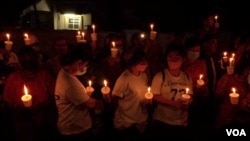 Family members and supporters of trapped online fraud victims, who have been forced into engaging in the activity themselves, rally during a candlelight vigil to bring attention to their plight, in Kuala Lumpur, Malaysia. (D. Grunebaum/VOA)