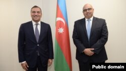 Fuad Nağıyev və Hüqo Qevara (Foto Dövlət Turizm Agentliyinin səhifəsindən götürülüb)