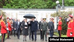 ლუკაშენკო საქართველოს ერთიანობისთვის დაღუპულ გმირთა მემორიალთან, თბილისში, 2015 წელი