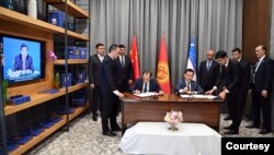 FILE - Uzbek, Kyrgyz and Chinese transportation and development authorities sign a memorandum on moving the joint regional railway project forward, in Samarkand, Uzbekistan, Sept. 14, 2022. (mintrans.uz)