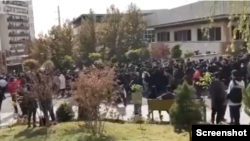 اعتراضات سراسری ایران، تجمع دانشجویان دانشگاه آزاد در تهران، شنبه ۷ آبان ۱۴۰۱