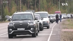 Face à la mobilisation des civils, les Russes prennent la route de l'exil