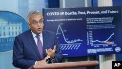  아시시 자 백악관 신종 코로나바이러스 감염증 대응 조정관이 미국 내 확산 상황을 설명하고 있다. (자료사진) 