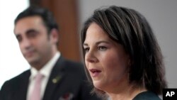 FILE - German Foreign Minister Annalena Baerbock, right, and her counterpart from Pakistan, Bilawal Bhutto Zardari address the media after a meeting at the Foreign Ministry in Berlin, Germany, Oct. 7, 2022. 