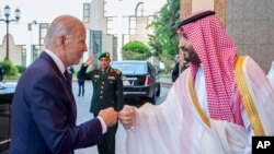 Bajden i princ Bin Salman tokom posete predsednika SAD Saudijskoj Arabiji, jul 2022.