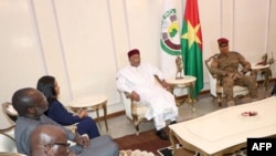 Former Niger's president and the ECOWAS mediator for Burkina Faso, Mahamadou Issoufou (2nd-R) meets with Burkina Faso's new self-proclaimed leader captain Ibrahim Traore in Ouagadougou. (Photo by Leonard BAZIE / Burkina Faso Presidency/AFP) 