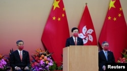 资料照：香港特首李家超在庆祝中国国庆的晚宴上讲话。（2022年10月1日）