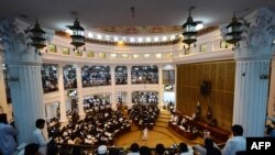 د خېبرپښتونخوا د خزانې پخواني نګران وزیر احمد رسول بنګش وي او ای ډيوه ته وویل وفاقي حکومت سره د صوبې د پاتې فنډونو زياته برخه د بجلۍ خالصه منافع ده چې هره مياشت نزدې درې بېلين روپۍ جوړيږي.