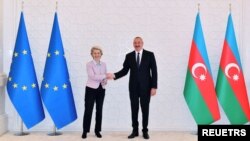 Azərbaycan Prezidenti İlham Əliyev Avropa Komissiyasının sədri Ursula Fon der Leyen ilə görüşüb, 18 iyul, 2022-ci il, Bakı, Azərbaycan. 
Foto: Azərbaycan Respublikası Prezidentinin rəsmi saytı/REUTERS