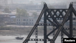 중국 단둥에서 바라본 북한 신의주.