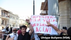 Əmrah Təhməzov (mərkəzdə)
Quru sərhədlərin açılması tələbi ilə keçirilən aksiya - 20.06.2022 