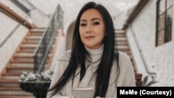 MeMe, ຜູ້ປະກອບການຮ້ານກາເຟ.