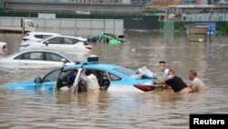 中国甘肃省兰州市的暴雨成灾。（2022年7月11日）