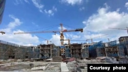 上海市崇明区长兴岛上处于停建状态的泰禾大城小院工地。（上海大城小院业主提供图片）