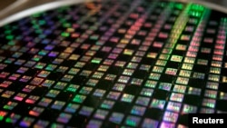 ILUSTRASI - TSMC, raksasa produsen cip Taiwan tengah membangun pabrik di utara pusat kota Phoenix, negara bagian Arizona, 9 Januari 2007. REUTERS/Richard Chung (TAIWAN)
