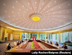 Pertemuan bilateral antara Presiden Joko Widodo dan Perdana Menteri China Li Keqiang di Beijing, China, 26 Juli 2022. (Foto: via reuters)