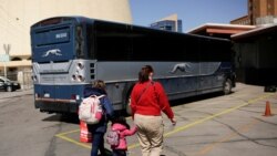 Le Texas envoie des migrants à Washington avec des billets aller simple