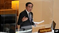 នាយករដ្ឋមន្ត្រី​ថៃ លោក Prayuth Chan-ocha ឆ្លើយ​សំណួរ​ក្នុង​​អំឡុងពេល​នៃ​ការ​ជជែក​ដេញដោល​គ្នា​មួយ​នៅ​សភា​ក្នុង​ទីក្រុង​បាងកក ប្រទេស​ថៃ ថ្ងៃទី ១៩ ខែកក្កដា ឆ្នាំ២០២២។