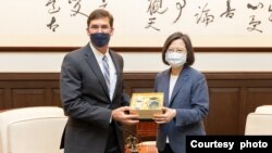 台湾总统蔡英文接见埃斯珀率领的大西洋理事会访问团。（照片提供：台湾总统府）