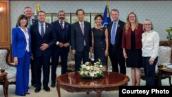 한국을 방문한 미국 의회 코리아 스터디그룹(CSGK) 소속 상하원 의원들이 한덕수 총리와 만났다.