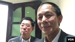 តំណាង​និយោជក លោក ណាង សុធី និយាយ​ជាមួយ​អ្នកយកព័ត៌មាន​ក្រោយពី​បញ្ចប់​ការបោះឆ្នោត​កំណត់​ប្រាក់​ឈ្នួល នៅថ្ងៃទី ២៩ ខែកញ្ញា ឆ្នាំ​២០១៦។ (កាន់ វិច្ឆិកា/VOA)