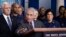 Dkt Anthony Fauci akiwa na Makamu wa Rais Mike Pence nyuma yake wakati akilipasha habari taifa na dunia juu ya hali ya maambukizi ya virusi vya corona, White House, Jumapili, Machi 2020.